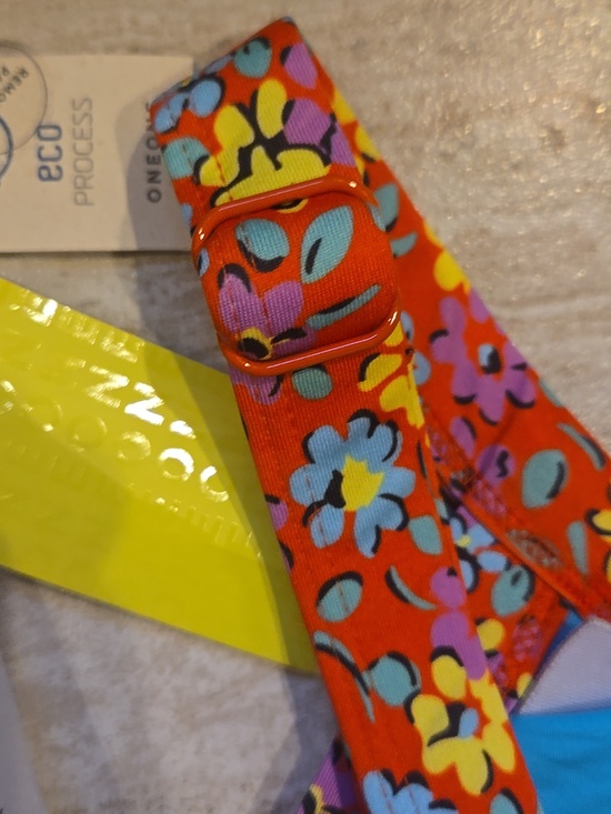 New ONEONE Red Floral Bikini Top - Picture 7 of 9